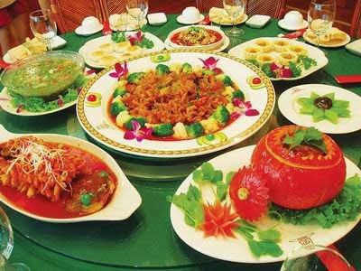 Comer en una fiesta