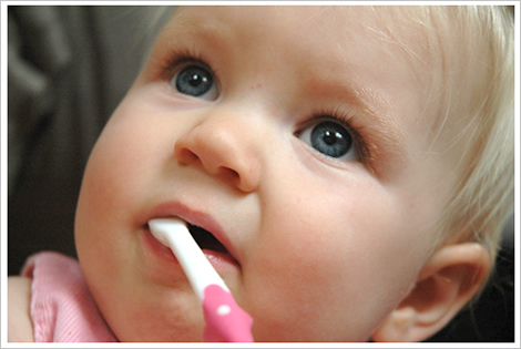 ¿Cómo evitar las caries de biberón?