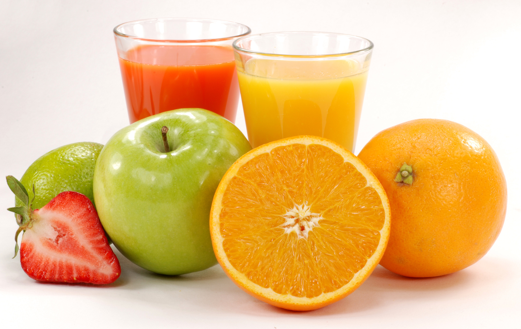 Tres zumos de frutas que mejoran tu salud