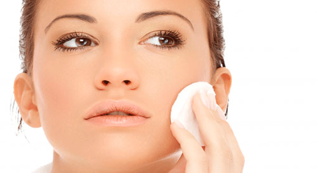 ¡Jamás vayas a la cama sin quitarte el maquillaje!