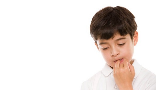 Cómo evitar que los niños se muerdan las uñas