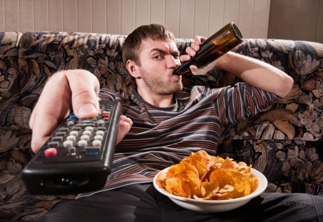 Comer viendo la televisión: ¿Por qué es un mal hábito?