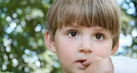 Niños que se muerden las uñas