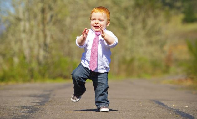 Cambiar la manera de caminar te puede hacer más feliz
