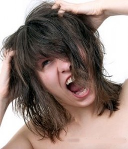 Recomendaciones para combatir la caspa y la caída del cabello