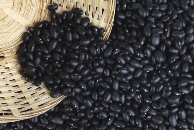 Salsa de frijol negro con maíz