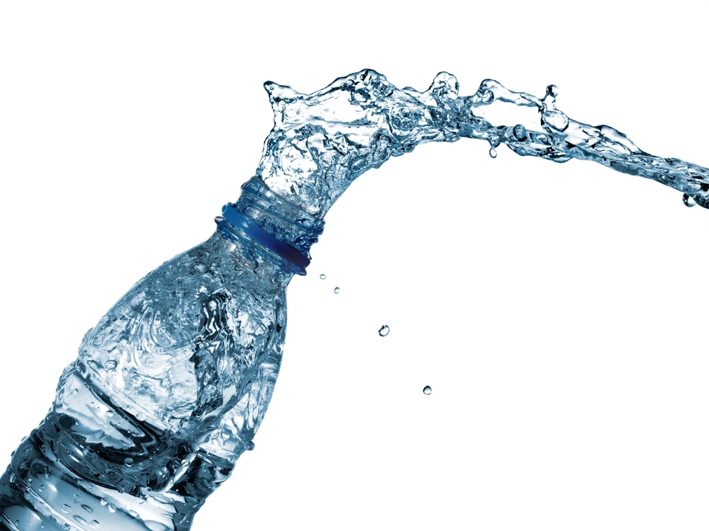 ¿Cómo elegir una marca de agua embotellada segura? Todo lo que debes saber