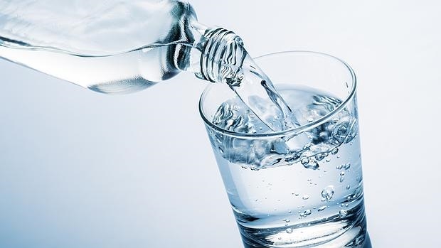 ¿Qué sucede en tu cuerpo cuando bebes poca agua?